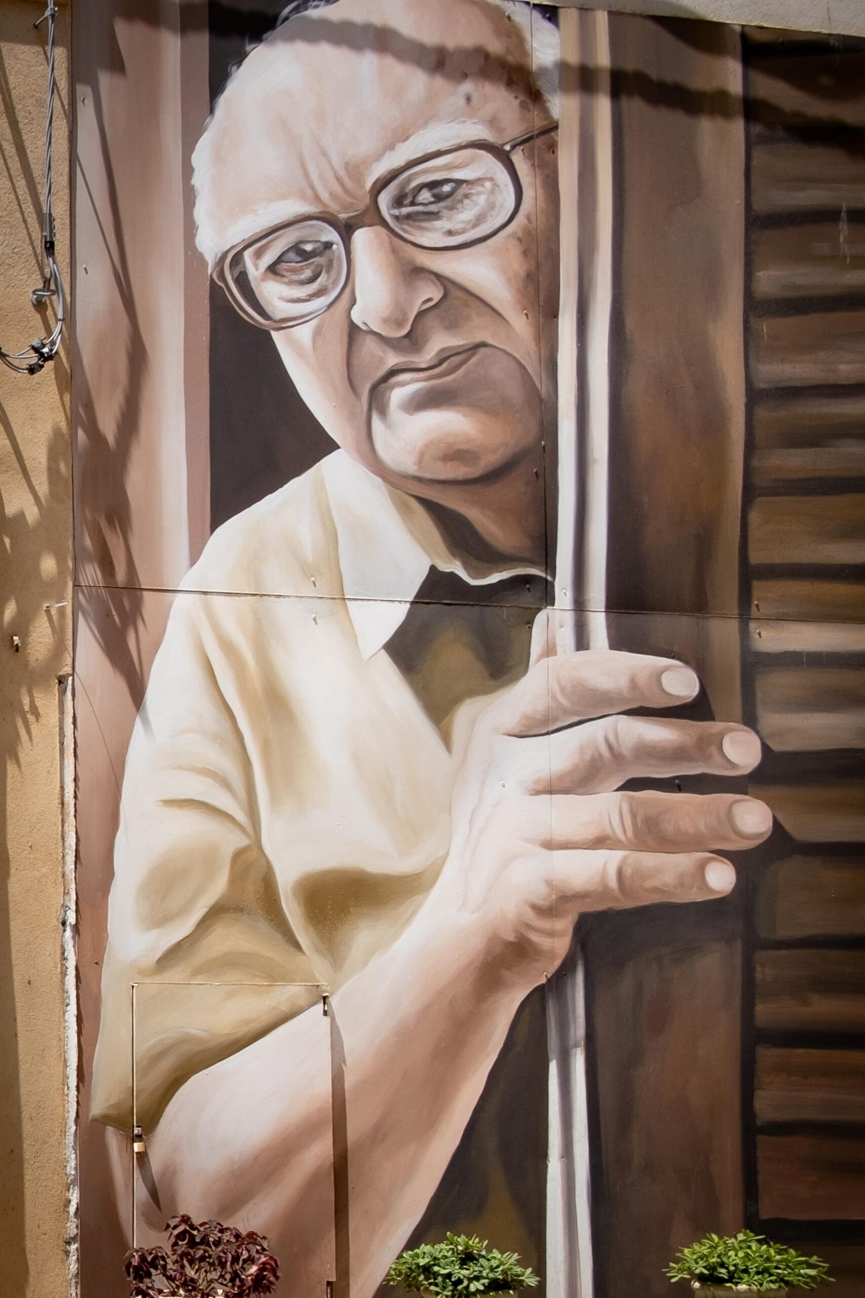 Porto_Empedocle,_murales_ad_Andrea_Camilleri