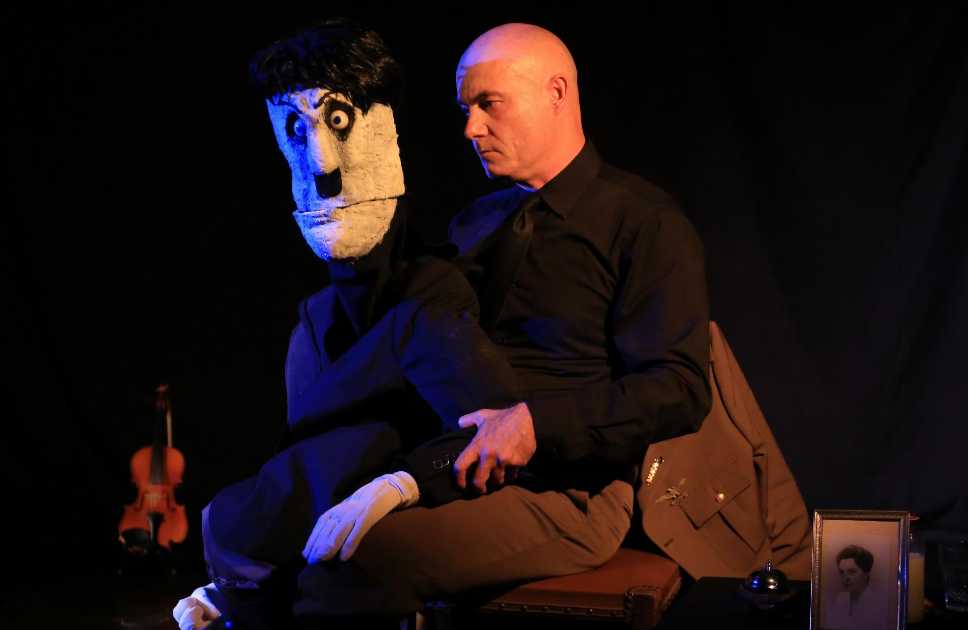 Spettacolo “Mussolini” di Tom Corradini al Festival di Almada